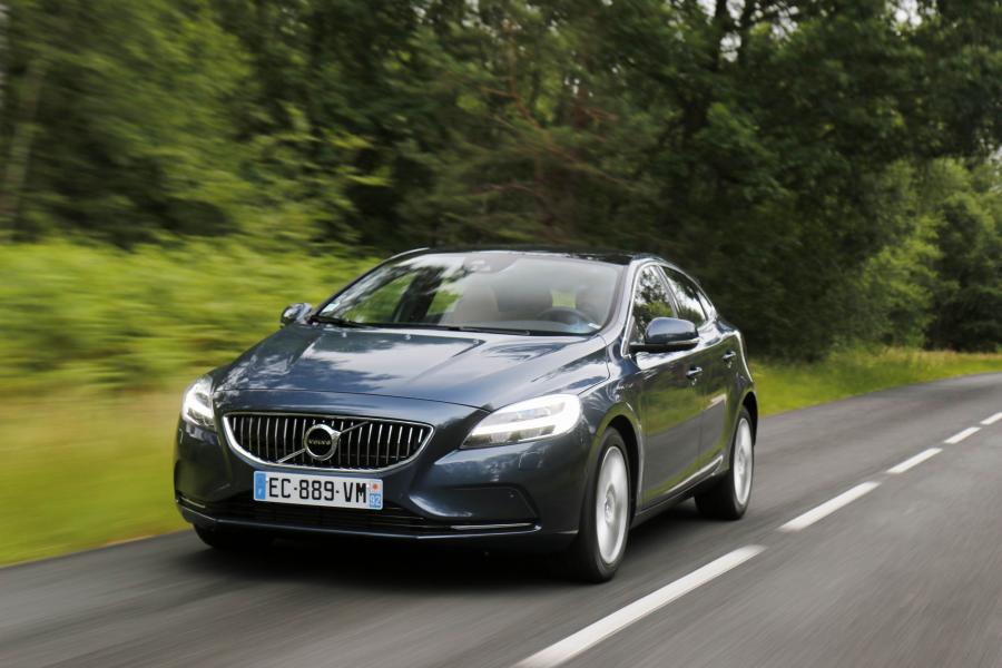  Volvo V40 D4 Inscription 2016 года  (фото 15 из 19)